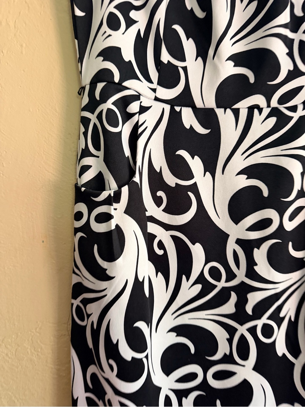 London Times Black & White Scroll-Print Midi Dress with Yellow Accents - Picture 2 of 7